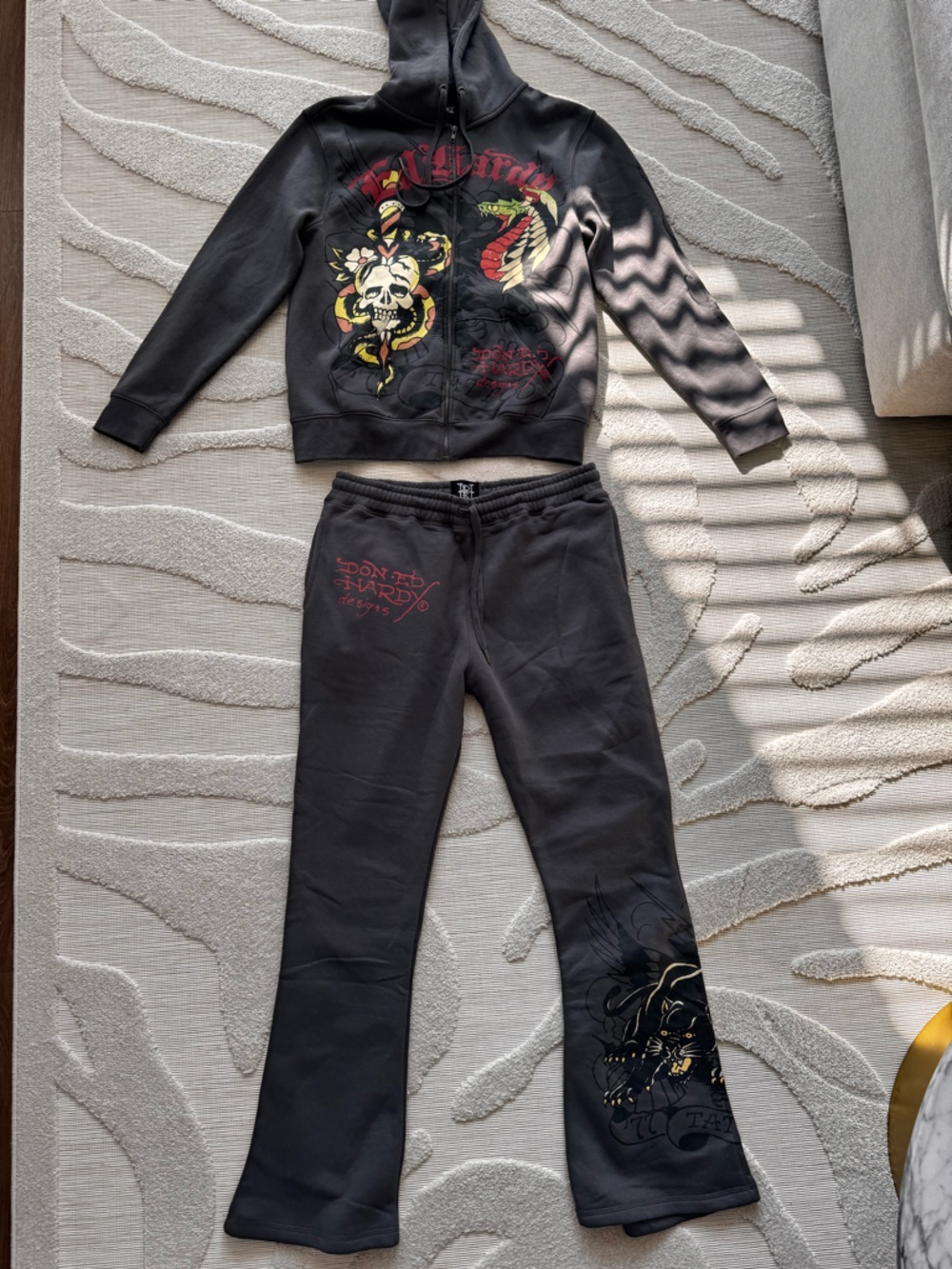 Ed Hardy grey sweatpants - Picture 3 of 8